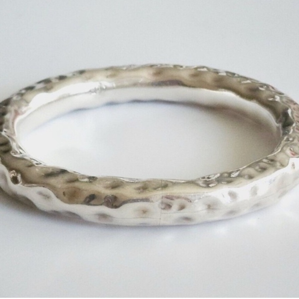 Silpada Vintage 925 Sterling Silver Stunning Thick Hammered Oval Bangle Bracelet
